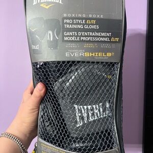 Everlast Elite Training Gloves with Mesh Bag 8oz.